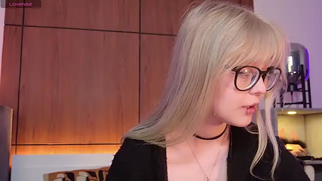 MoliQin online show from 04.12.26