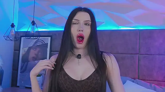 EfiKhalifa online show from 04.12.26