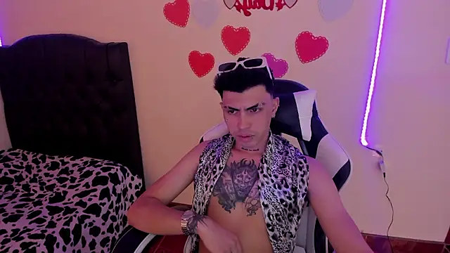 Snapshot of Dark_Hunder chatting on 02.23.26 Dark Hunder online show from 02.23.26