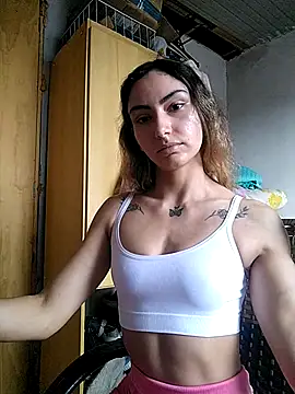 Snapshot of Larinhacat chatting on 02.17.26 Larinhacat online show from 02.17.26