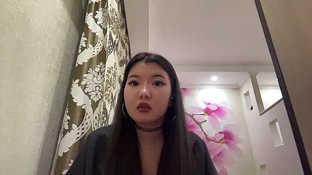 Snapshot of MaeRaads chatting on 02.25.26 MaeRaads online show from 02.25.26