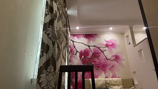 Snapshot of MaeRaads chatting on 02.28.26 MaeRaads online show from 02.28.26