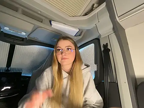 melanieTesss online show from 02.20.26