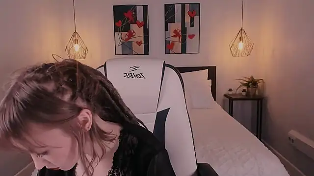 tsunamy pink online show from 03.10.26