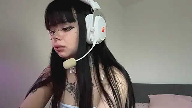 Luna Sohotti online show from 04.10.26