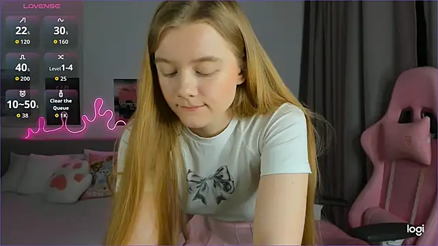 Snapshot of EvaRaee chatting on 02.21.26 EvaRaee online show from 02.21.26