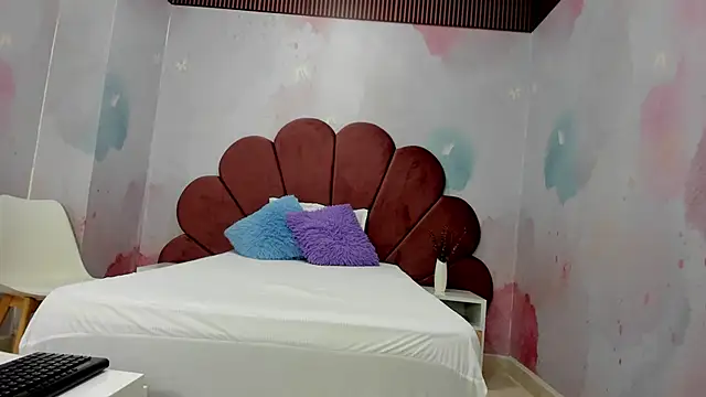 hillary bigbutt online show from 03.15.26