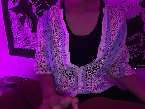 Snapshot of Robyne_xx chatting on 02.17.26 Robyne xx online show from 02.17.26