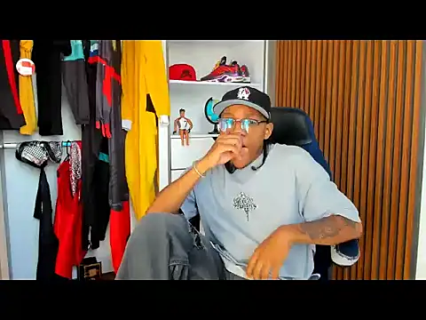 Snapshot of yandi_hot chatting on 02.17.26 yandi hot online show from 02.17.26