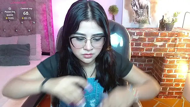 mila quin online show from 04.18.26