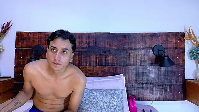 Esmeralda and Naim online show from 02.25.26