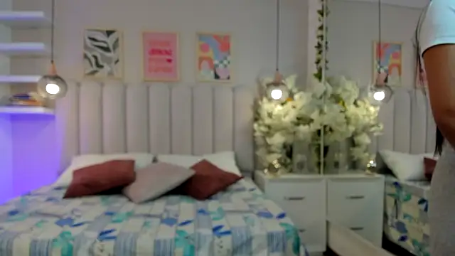 Mia Bailey  online show from 03.25.26