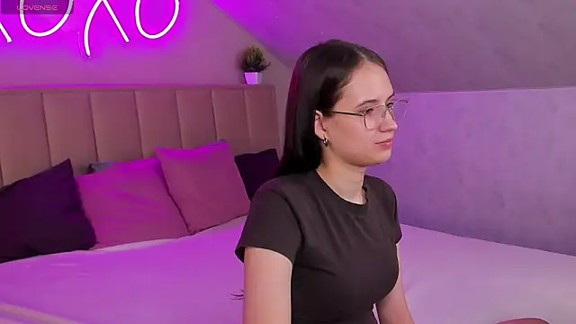 Miaa Hill online show from 03.09.26