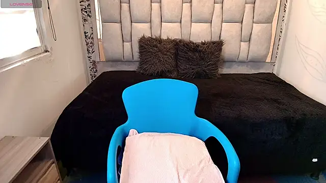 Sofi Blake   online show from 04.17.26