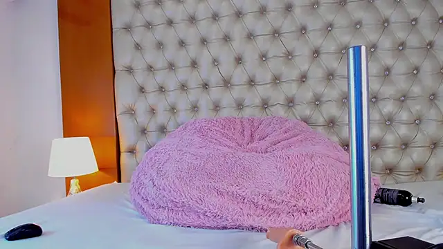 IsabellaaLux  online show from 05.07.26