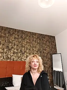 Snapshot of LaireeFelini chatting on 02.22.26 LaireeFelini online show from 02.22.26