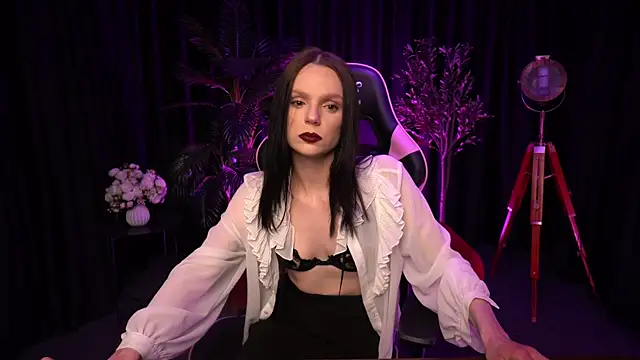 Snapshot of Wild_Alice_me chatting on 04.18.26 Wild Alice me online show from 04.18.26
