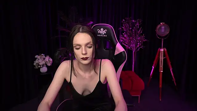 Snapshot of Wild_Alice_me chatting on 04.19.26 Wild Alice me online show from 04.19.26