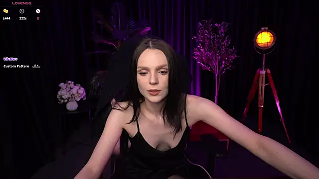 Snapshot of Wild_Alice_me chatting on 04.22.26 Wild Alice me online show from 04.22.26