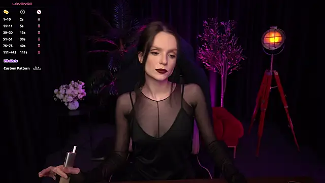 Snapshot of Wild_Alice_me chatting on 05.07.26 Wild Alice me online show from 05.07.26