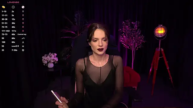 Snapshot of Wild_Alice_me chatting on 05.08.26 Wild Alice me online show from 05.08.26