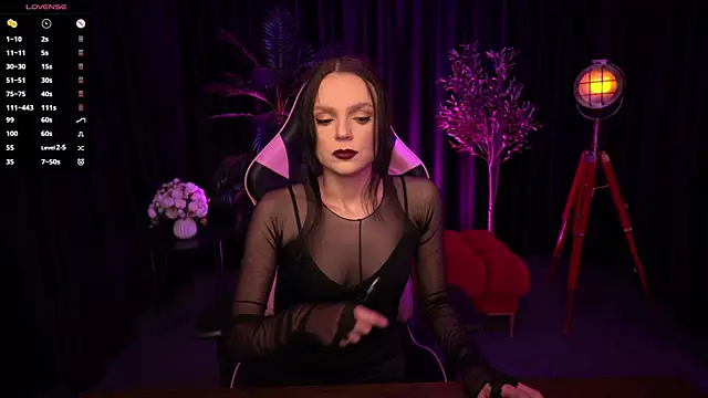 Snapshot of Wild_Alice_me chatting on 05.15.26 Wild Alice me online show from 05.15.26