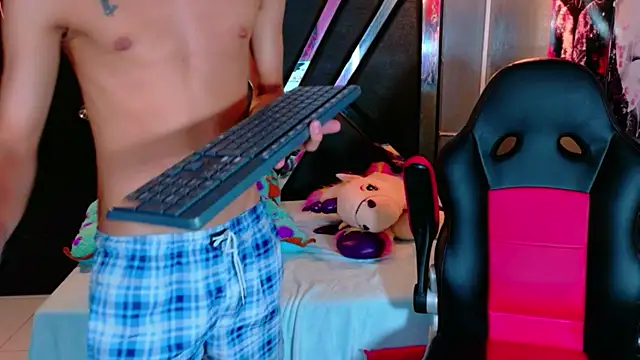 Snapshot of EstevenBrown1 chatting on 02.18.26 EstevenBrown1 online show from 02.18.26