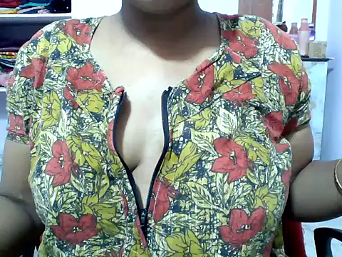 Snapshot of Angel_honeybear_143 chatting on 06.25.26 Angel honeybear 143 online show from 06.25.26