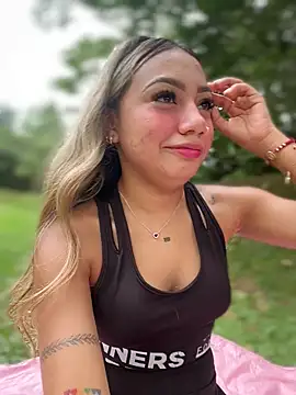 Snapshot of Dulce_Sofi_ chatting on 02.24.26 Dulce Sofi online show from 02.24.26