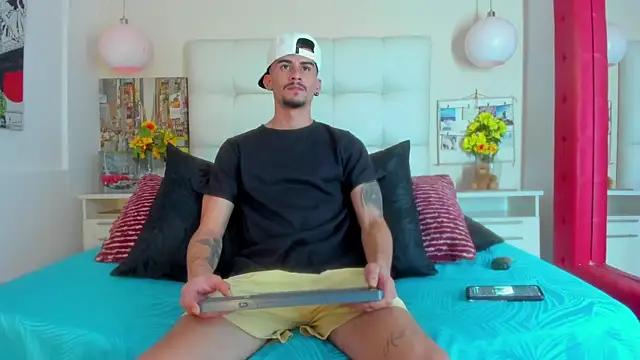 SharonTygaX online show from 04.08.26