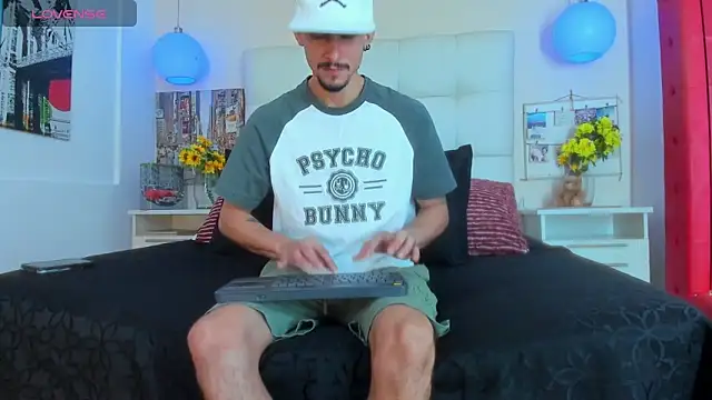 SharonTygaX online show from 04.15.26