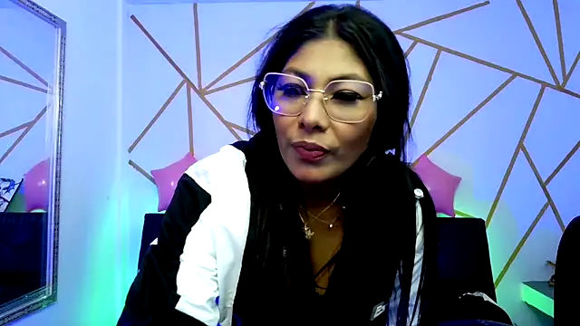 yvanna  smith online show from 02.19.26