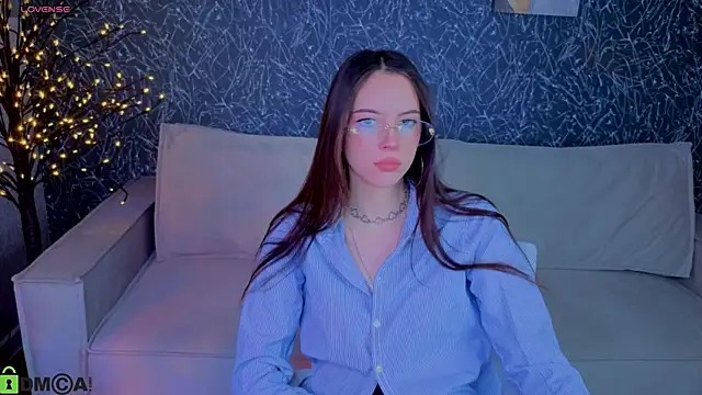 Snapshot of elise_robbie chatting on 05.17.26 elise robbie online show from 05.17.26