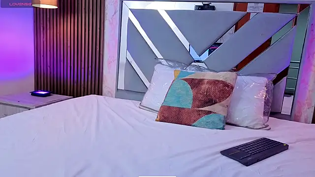 LittleeSara18 online show from 02.25.26