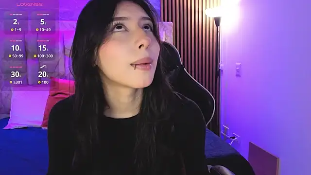chloe bluee  online show from 04.21.26