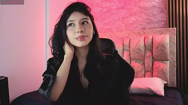 chloe bluee  online show from 04.24.26