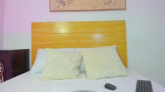 mia watsonn  online show from 04.12.26