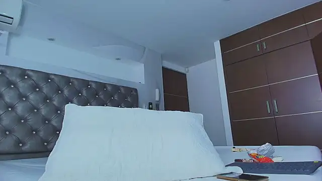 Snapshot of PapiLucca chatting on 02.28.26 PapiLucca online show from 02.28.26