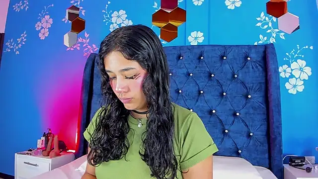 Snapshot of laurasmith_ chatting on 07.18.26 laurasmith online show from 07.18.26