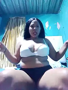 Snapshot of karimbrunette chatting on 02.25.26 karimbrunette online show from 02.25.26