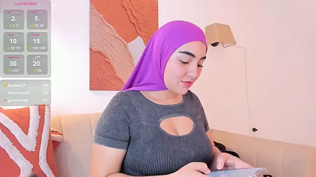 Snapshot of Malika_Noor chatting on 05.25.26 Malika Noor online show from 05.25.26
