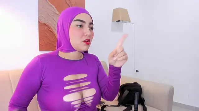 Snapshot of Malika_Noor chatting on 06.19.26 Malika Noor online show from 06.19.26