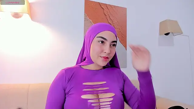 Snapshot of Malika_Noor chatting on 06.26.26 Malika Noor online show from 06.26.26