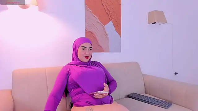 Snapshot of Malika_Noor chatting on 07.16.26 Malika Noor online show from 07.16.26