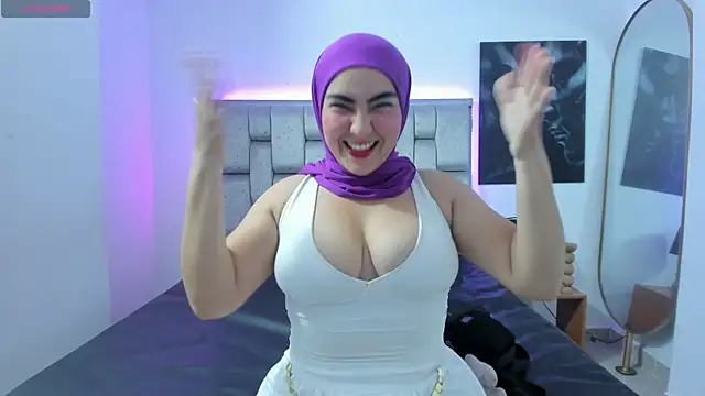 Snapshot of Malika_Noor chatting on 07.17.26 Malika Noor online show from 07.17.26