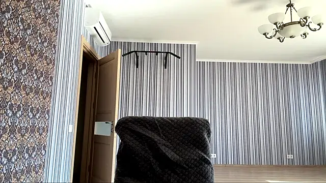 Snapshot of poly_princess chatting on 03.20.26 poly princess online show from 03.20.26