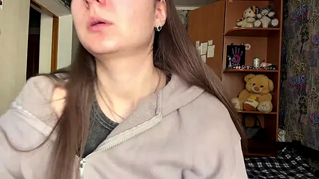 Snapshot of poly_princess chatting on 03.25.26 poly princess online show from 03.25.26