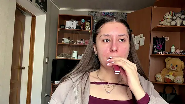 Snapshot of poly_princess chatting on 03.26.26 poly princess online show from 03.26.26