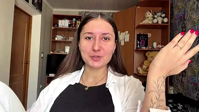 Snapshot of poly_princess chatting on 04.12.26 poly princess online show from 04.12.26