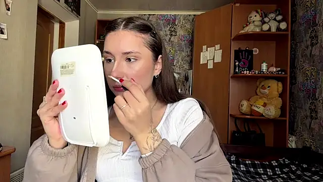 Snapshot of poly_princess chatting on 04.15.26 poly princess online show from 04.15.26